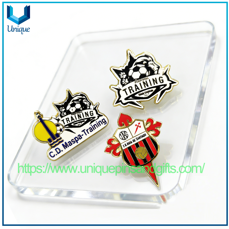 Customize Spain Football Training Hard Enamel Lapel pin in gold with UV printing (4) Customize Spain Football Training Hard Enamel Lapel pin in gold with UV printing (4)
