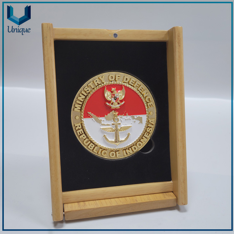 Gold Medal with folded box for displayer-2