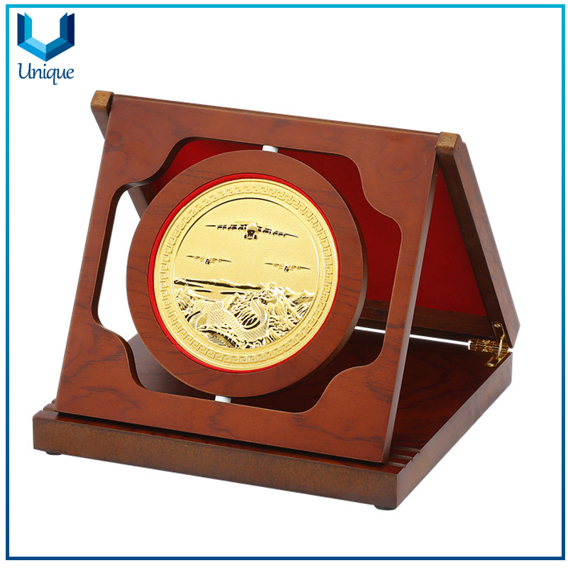 Custom Spinning wood medal box-4