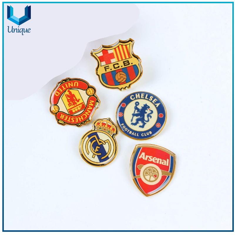 Wholesale Football Offset Printing Pin, Printed Badges with Epoxy, Die Struck Luggage Logo Marker, Luggage Logo Badge