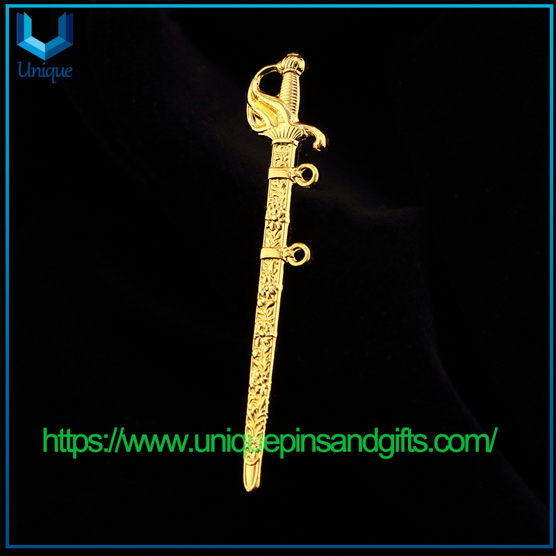 Custom 3D Metal Animal Sword Spike Gold Plating Lapel Pin Badge