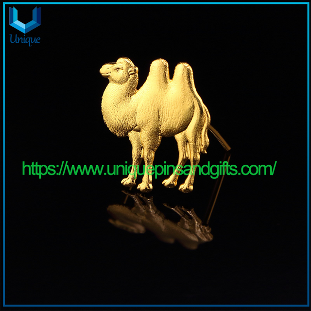 Custom 3D Metal Animal Sword Spike Gold Plating Lapel Pin Badge