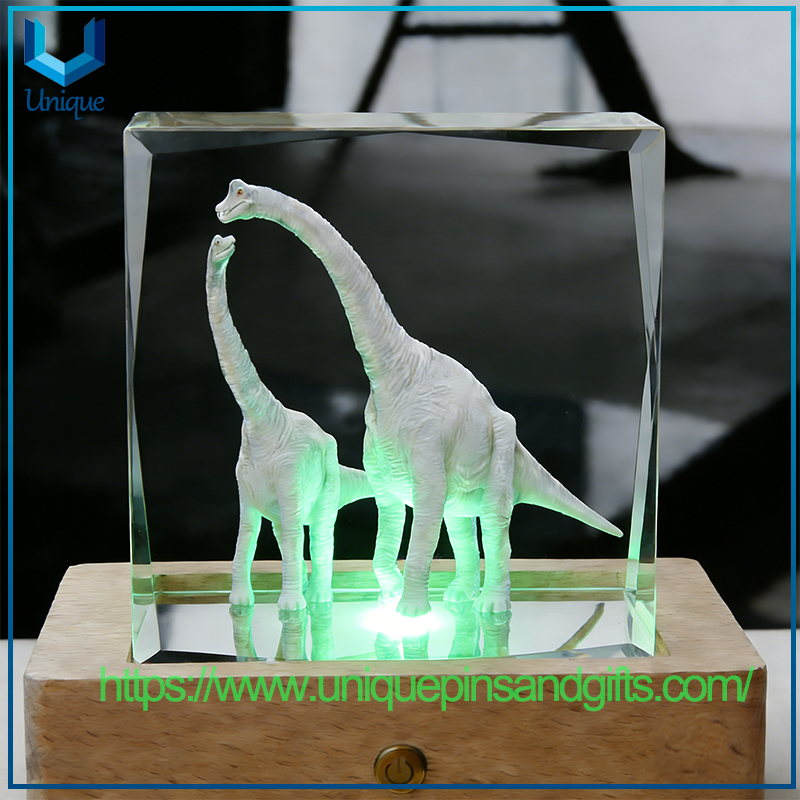 Customized Crystal Medals Crystal Trophies Crystal Decorative Ornaments with Laser-engraved Text Patterns Inside The Crystal LED Light