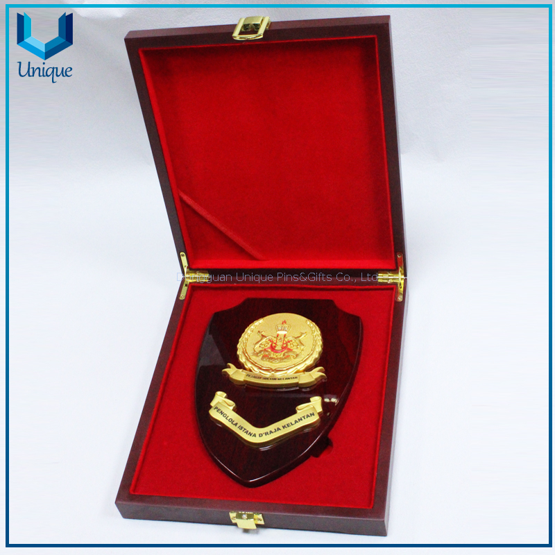 Custom Malasyia Kelantan Royal Family Honor Medal with Wood shield & box in gift set,gift box