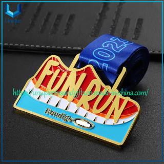  Customized 3D Gold Metal Wrestling Bike Cycling Swimming Judo Karate Bike Run Football Racing Soccer Finisher Triathlon Marathon Sports Medal