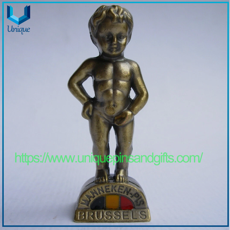 Custom Metal Brussels Famous Small Statue "Manenkempis" ,7.5/6.5 Centimeters Tall And Weighs 130 Grams for Home Ornament