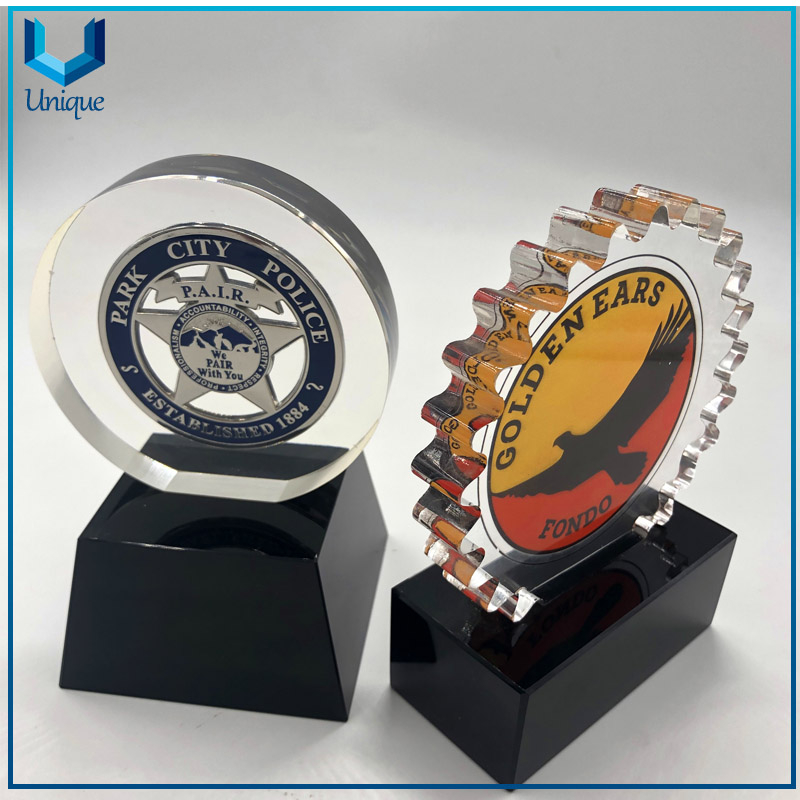 Customize Crystal Trophy Factory, Military Honor Trophy in Crystal with Customize Logo, Wholesale Award K9 Crystal Trophy Cup for Souvenir Gifts