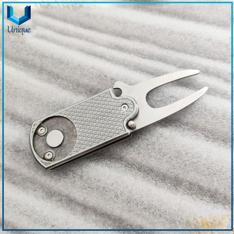 Fashion Golf Accessories, Golf Metal Divot Tool with Customized Golf Ballmarker in Set for Promotional Gift,Golf Divot Tool with Bottle Opener Funtion