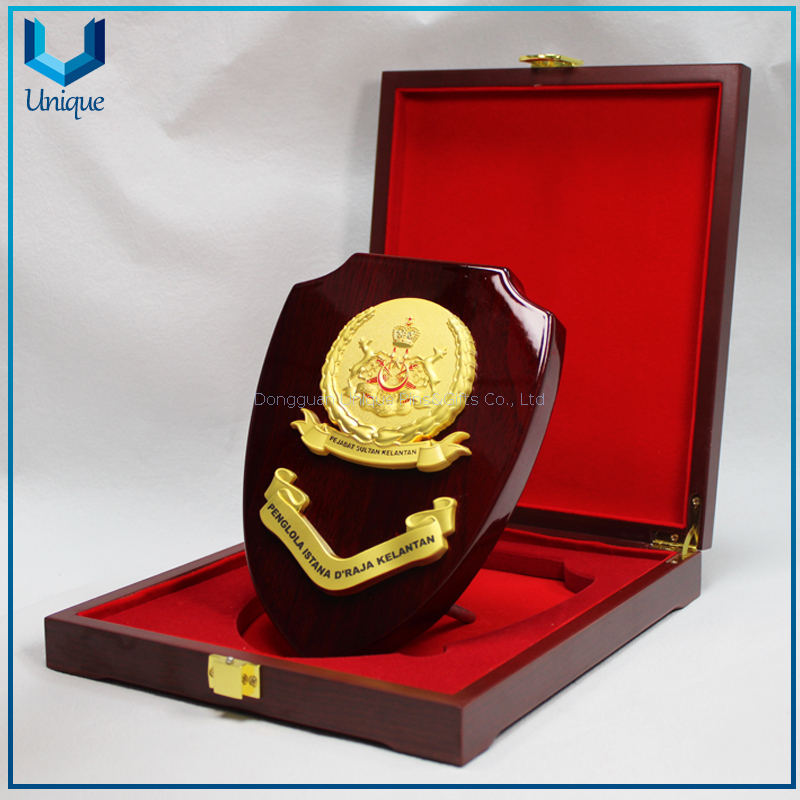 Custom Malasyia Kelantan Royal Family Honor Medal with Wood shield & box in gift set,gift box
