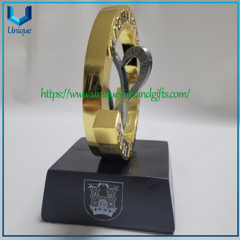 Custom Slovakia Spinning MICHALOVCE Metal Trophy Plastic/Metal/Acrylic/Clear/Crystal Craft/Glass Cricket Soccer/football/baskball Trophy