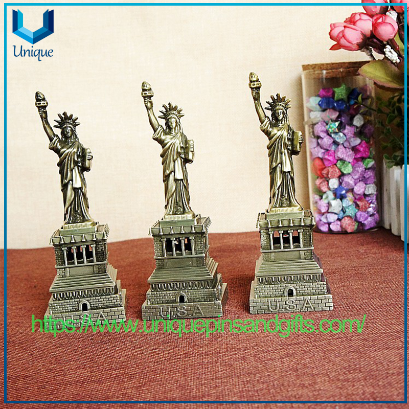 Customized Metal Handicrafts American Tourist Souvenirs Electroplated Statue of Liberty Model Figurines For Tourist Gifts