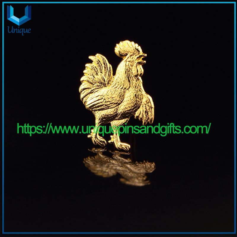 Custom 3D Metal Animal Sword Spike Gold Plating Lapel Pin Badge