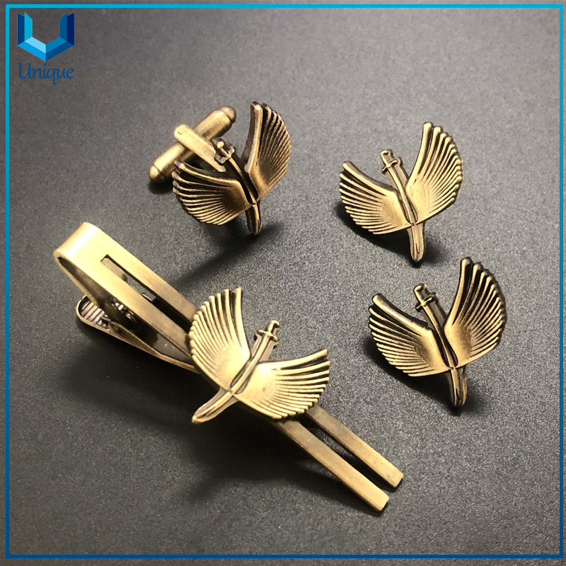 Metal Crafts Manufacturer, Tiepin & Cufflink in Customize Desgin in Antique Brass Plating in Set, 3D Metal Tie bar / Cufflink for Promotional Gifts