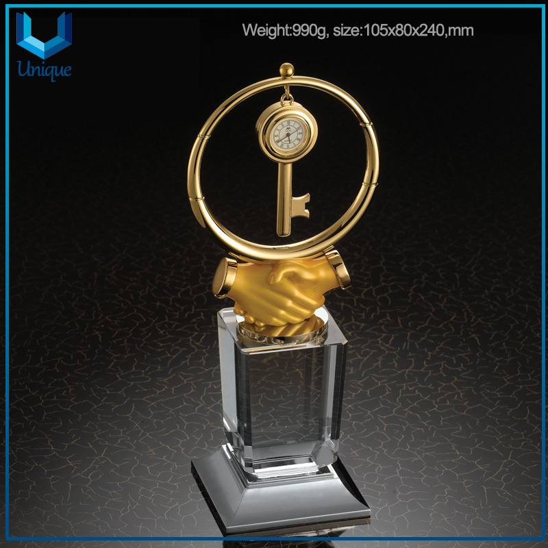 Customize Crystal Decoration Sets, Business Wedding Souvenir Gifts, Crystal Cup with Metal Keychain & Clock Decoration, Gold Crystal Medal Trophy for Awards