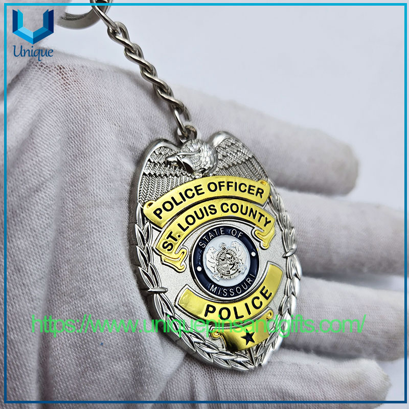 Custom Design 3D Relief Gold /Silver Oval Shape Two-color Electroplating Police Souvenir Medal Die Casted Zinc Alloy Police Keyring Keychain