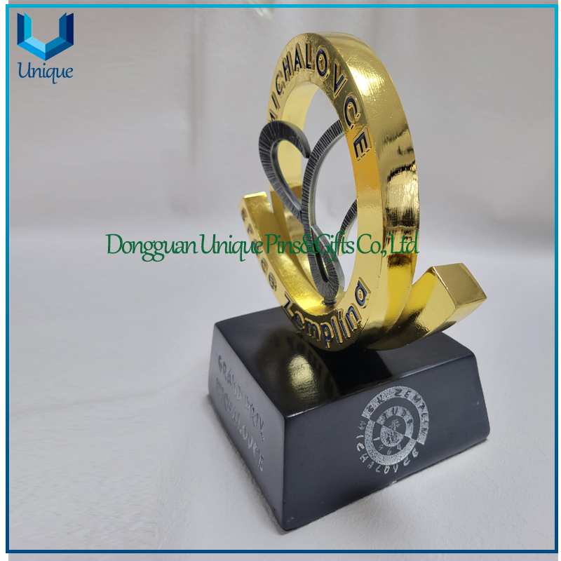 Custom Slovakia Spinning MICHALOVCE Metal Trophy Plastic/Metal/Acrylic/Clear/Crystal Craft/Glass Cricket Soccer/football/baskball Trophy