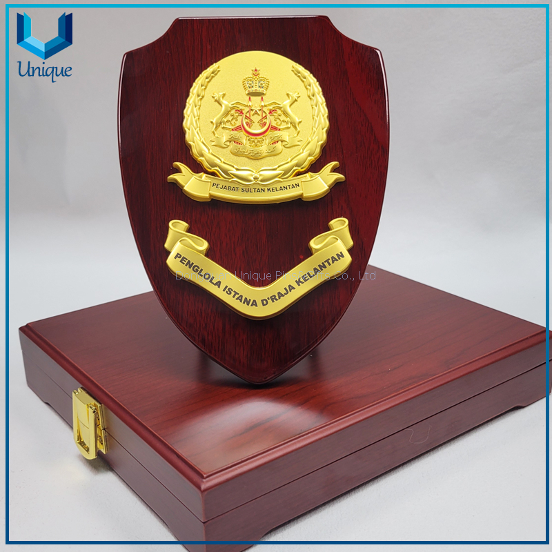 Custom Malasyia Kelantan Royal Family Honor Medal with Wood shield & box in gift set,gift box