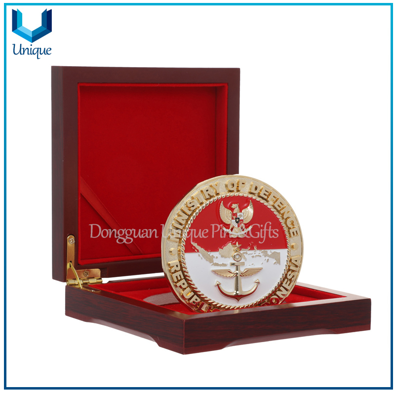 Custom Medal of Honor with Wooden Holder, 3D Metal Plaque Medals with Ribbon, Commemorative Coin Display Box