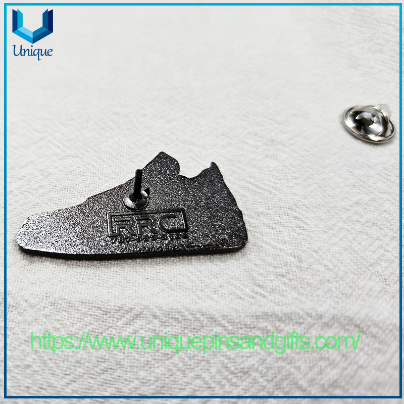 Creative Sneakers Brooch Unique Fashionable Trendy Metal Lapel Pin Brooch Badge Japanese Style Pin Accessory