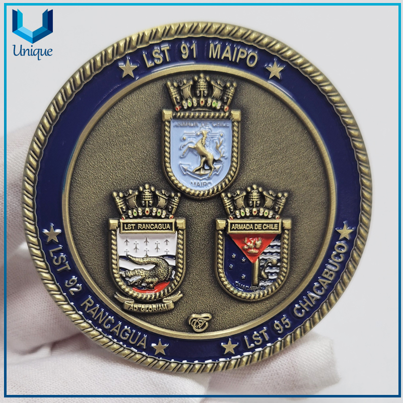 Custom made Amanda De Chile 3D ship Antique brass 2.25 inch Navy Medal Challenge Coin with acrylic capsule