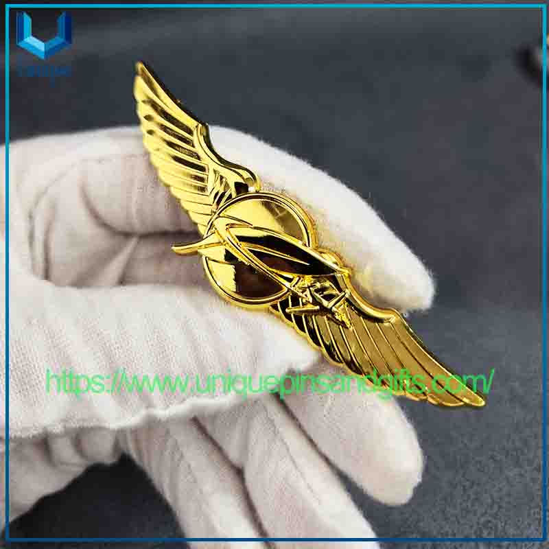 Pilot's Badge Commemorative Medal,Pilot's Shoulder Insignia,US Military Metal Chest Badge, Collection for US Navy Air Force Army Aviation Corps Enthusiasts