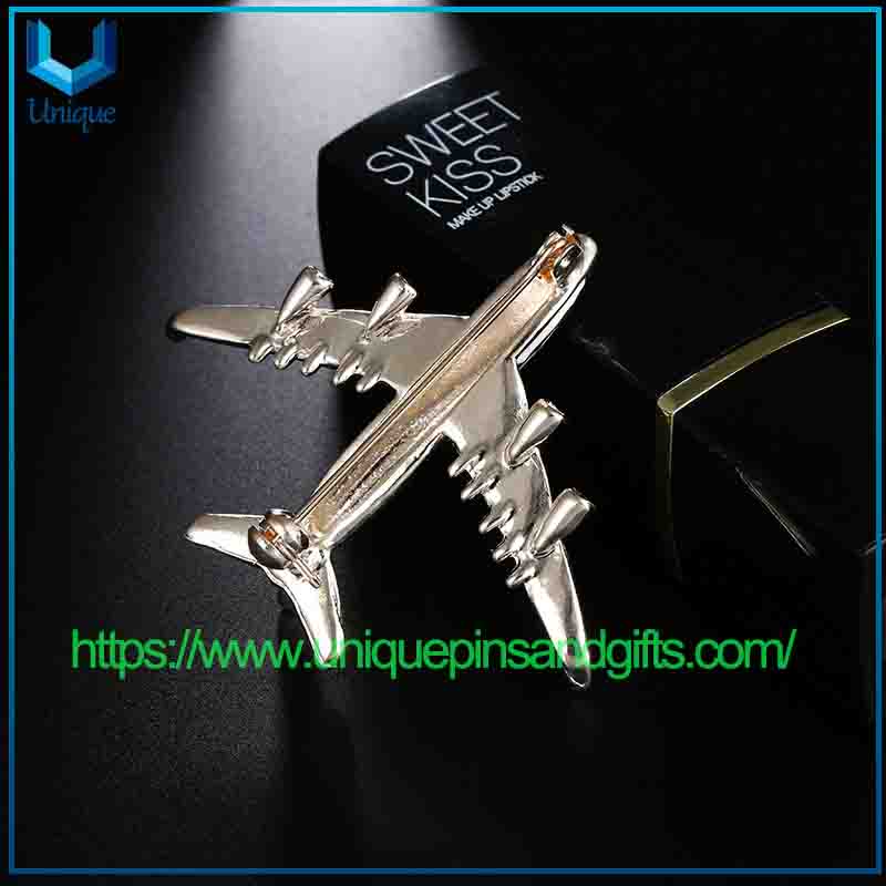 Custom New Oil-drop Boeing Aircraft Brooch Cute Versatile Pin for New Clothing Accessory