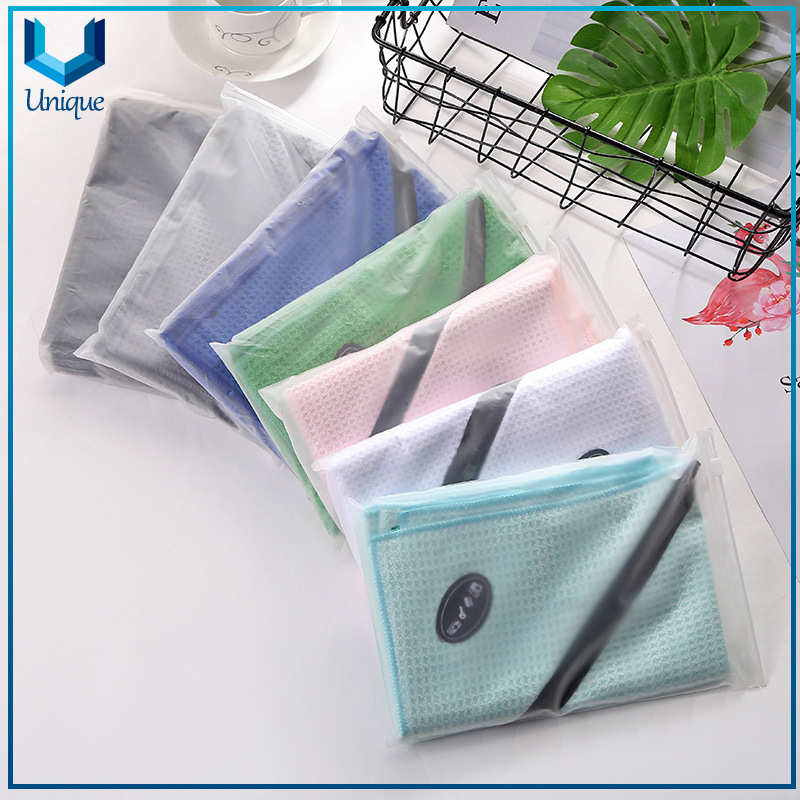 Cooling Microfiber Towel, customize Logo waffle Golf Towel with Portable Zipper Pocket, Sport fashion Towel for Promotional Gifts