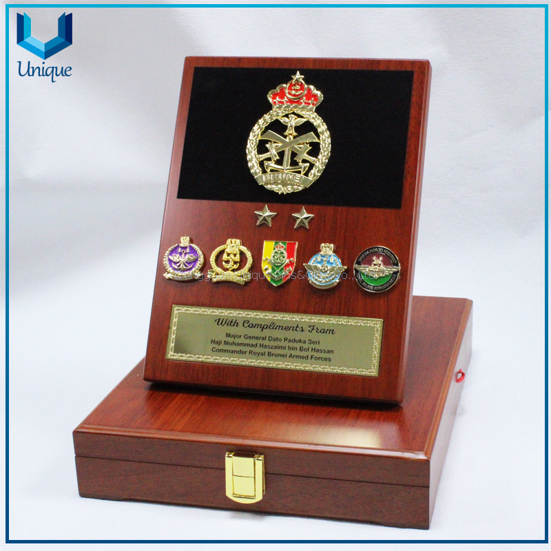 Custom Malasyia Kelantan Royal Family Honor Medal with Wood shield & box in gift set