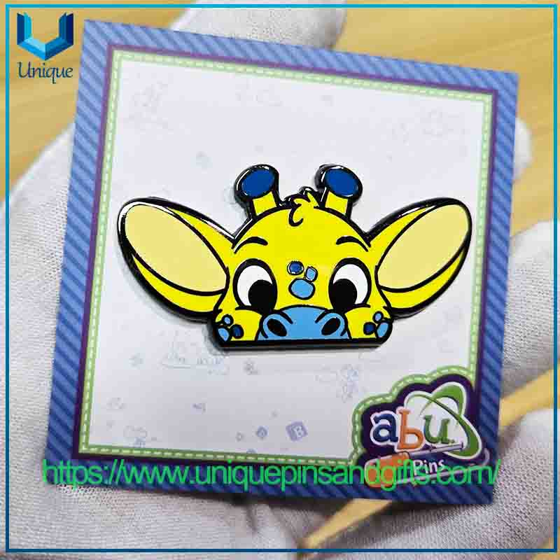 Geometric Cartoon Pig Enamel Pin Badge with Colorful Printing for School Promotion Children