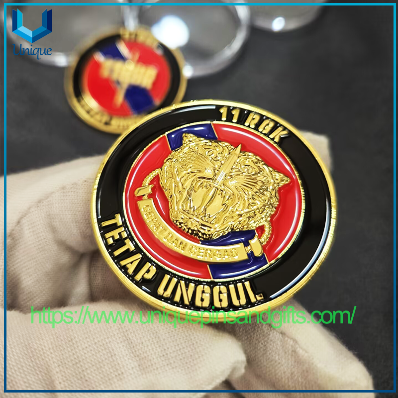 Custom Design Gold Plating Malaysia Navy 3D Commemorative Coin with Lion Head Pattern And Acrylic Box