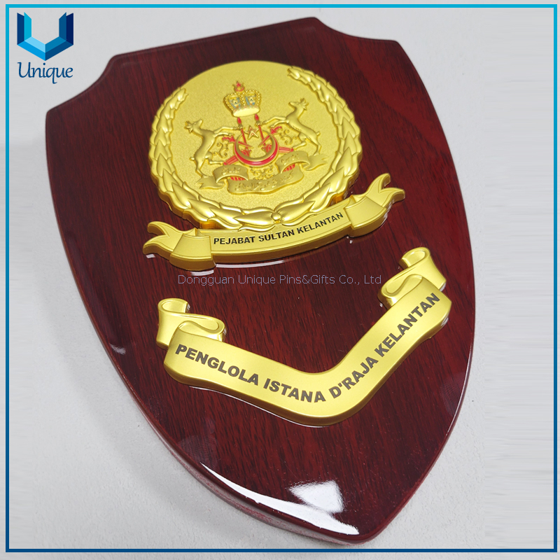Custom Malasyia Kelantan Royal Family Honor Medal with Wood shield & box in gift set,gift box