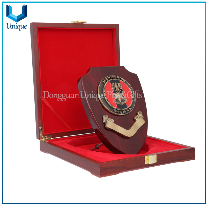 Custom Design Wholesale Wooden Medal Gold Box Coin Capsule Box