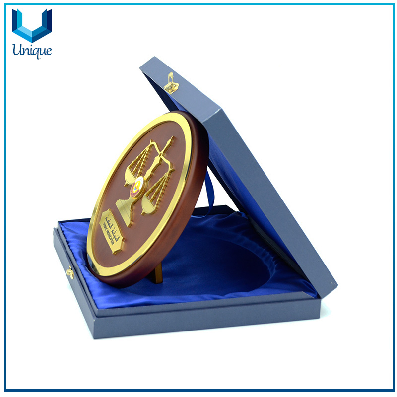 Qatar Gold Medal with Gift Box packing, Customize Design Wood Plaque, Military Metal Medal with Wood for Souvenir Gifts, Low MOQ