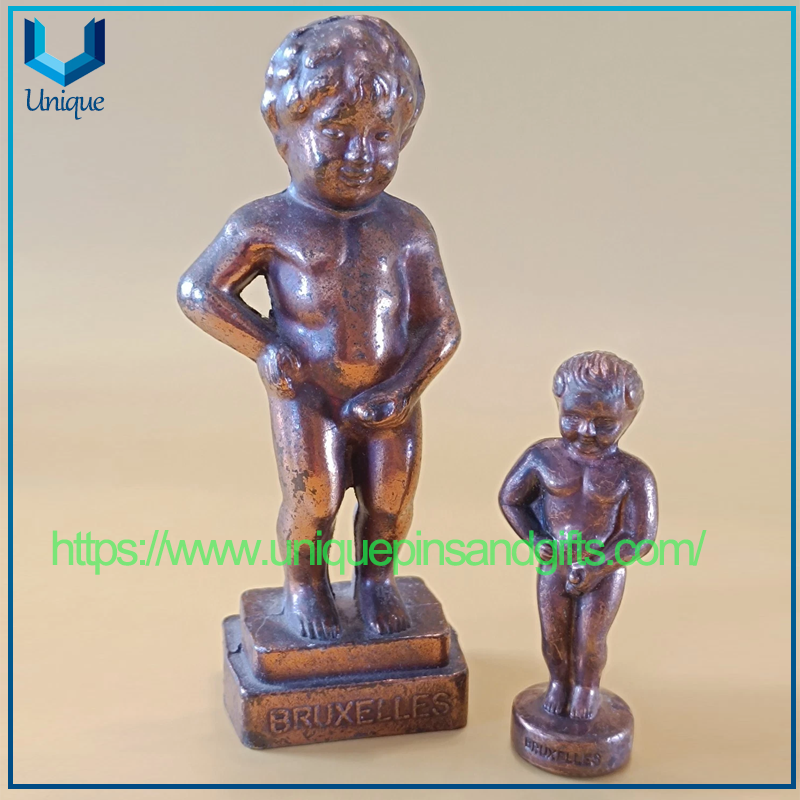 Custom Metal Brussels Famous Small Statue "Manenkempis" ,7.5/6.5 Centimeters Tall And Weighs 130 Grams for Home Ornament