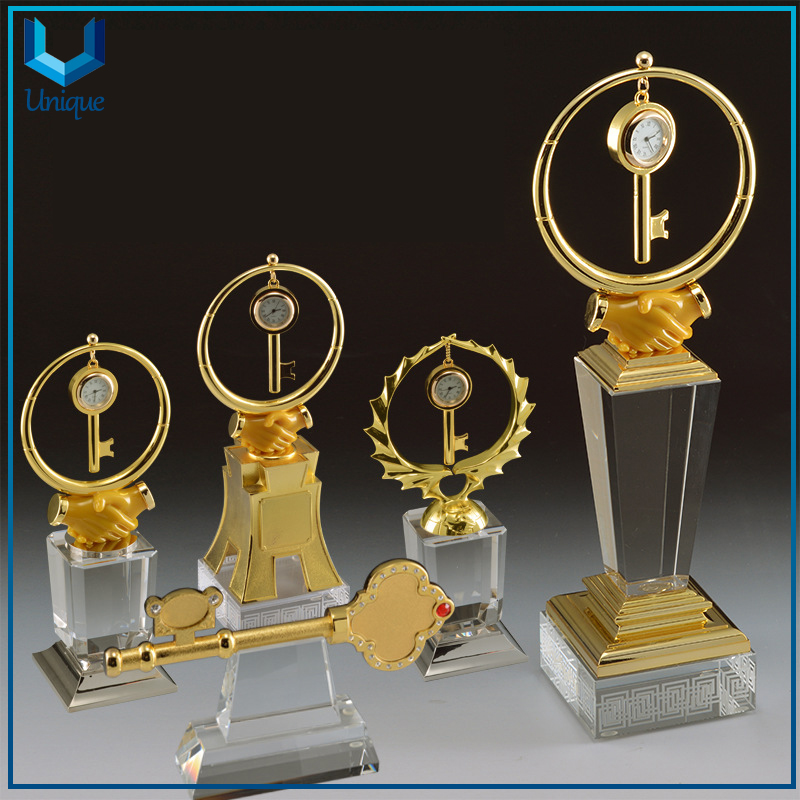 Cyrstal Crafts for Decoration, Coporate Metal Sonvenir Gifts, Crystal Trophy with Metal Keychain and Clock Decoration