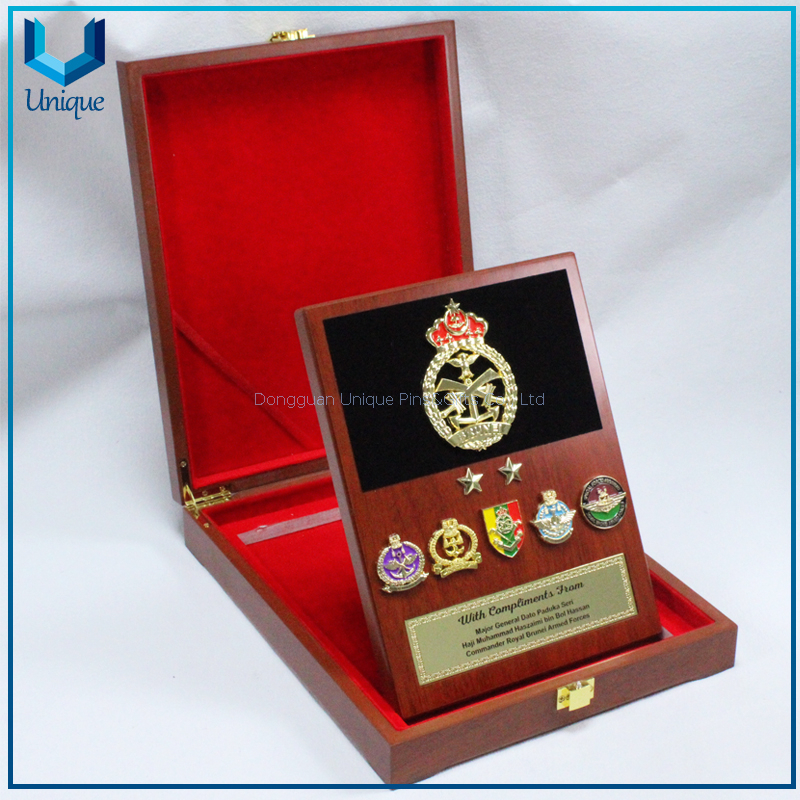 Custom Malasyia Kelantan Royal Family Honor Medal with Wood shield & box in gift set