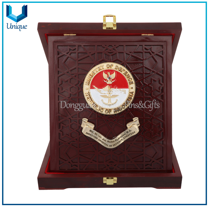 Custom Medal of Honor with Wooden Holder, 3D Metal Plaque Medals with Ribbon, Commemorative Coin Display Box