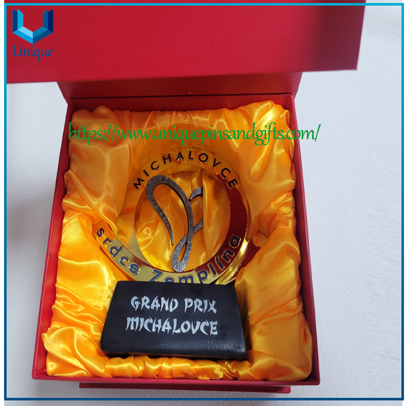 Custom Slovakia Spinning MICHALOVCE Metal Trophy Plastic/Metal/Acrylic/Clear/Crystal Craft/Glass Cricket Soccer/football/baskball Trophy
