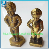 Custom Metal Brussels Famous Small Statue "Manenkempis" ,7.5/6.5 Centimeters Tall And Weighs 130 Grams for Home Ornament