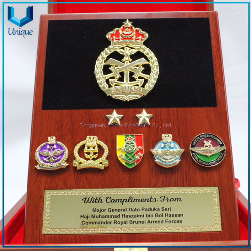 Custom Malasyia Kelantan Royal Family Honor Medal with Wood shield & box in gift set