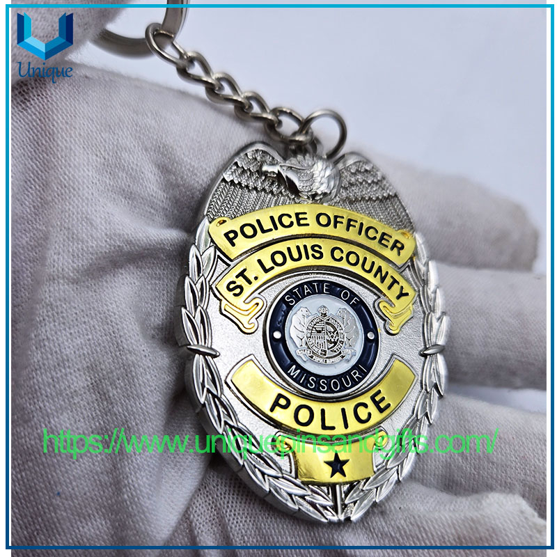 Custom Design 3D Relief Gold /Silver Oval Shape Two-color Electroplating Police Souvenir Medal Die Casted Zinc Alloy Police Keyring Keychain