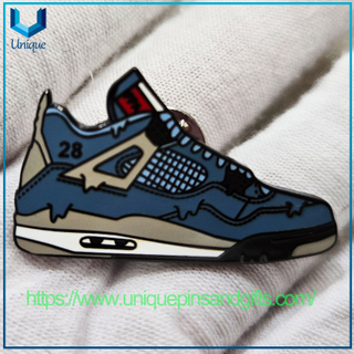 Creative Sneakers Brooch Unique Fashionable Trendy Metal Lapel Pin Brooch Badge Japanese Style Pin Accessory