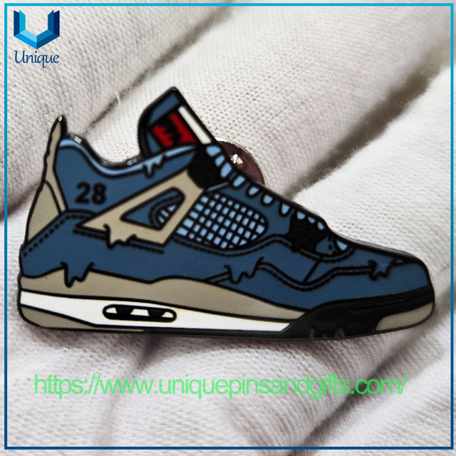 Creative Sneakers Brooch Unique Fashionable Trendy Metal Lapel Pin Brooch Badge Japanese Style Pin Accessory