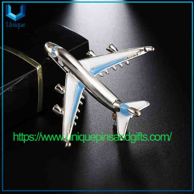 Custom New Oil-drop Boeing Aircraft Brooch Cute Versatile Pin for New Clothing Accessory