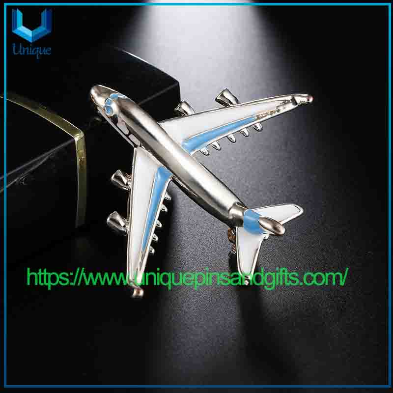 Custom New Oil-drop Boeing Aircraft Brooch Cute Versatile Pin for New Clothing Accessory
