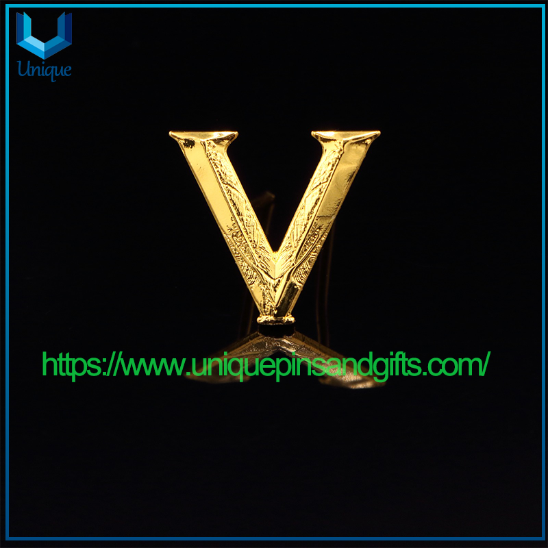 Custom Bronze Gold Plating Uppercase Letters A-Z Bottle Lapel Pin Brooch Badge