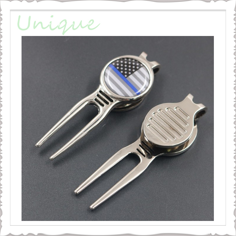 Cheap Golf Ball Fork, Automatic Retractable Magnetic Deluxe Golf Accessories, Country Flag Metal Hat Clip Golf Club Golf Fork Divot Tool with Printing Ballmarket with Epoxy