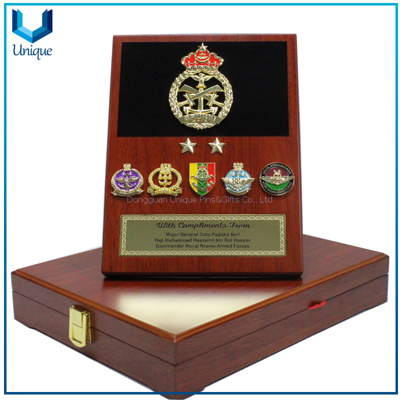 Custom Malasyia Kelantan Royal Family Honor Medal with Wood shield & box in gift set