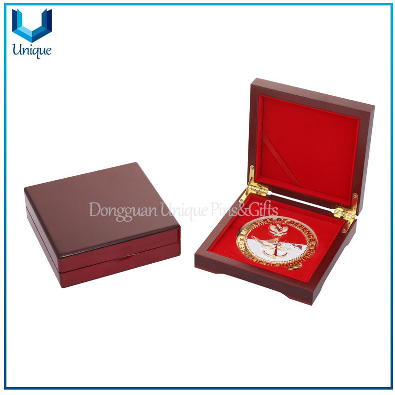 Custom Design Wholesale Wooden Medal Gold Box Coin Capsule Box