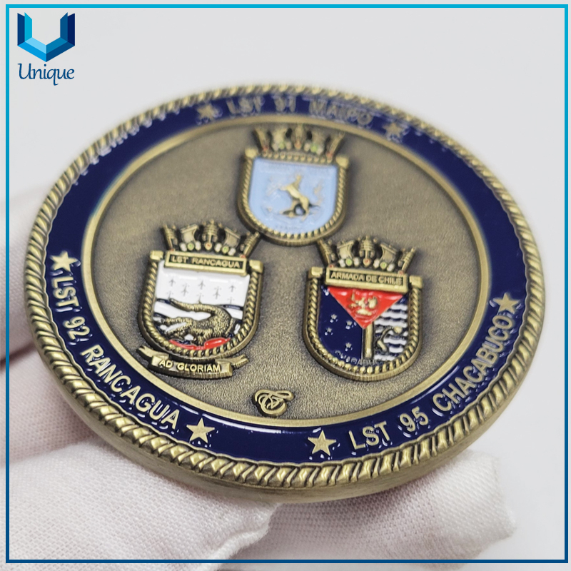 Custom made Amanda De Chile 3D ship Antique brass 2.25 inch Navy Medal Challenge Coin with acrylic capsule